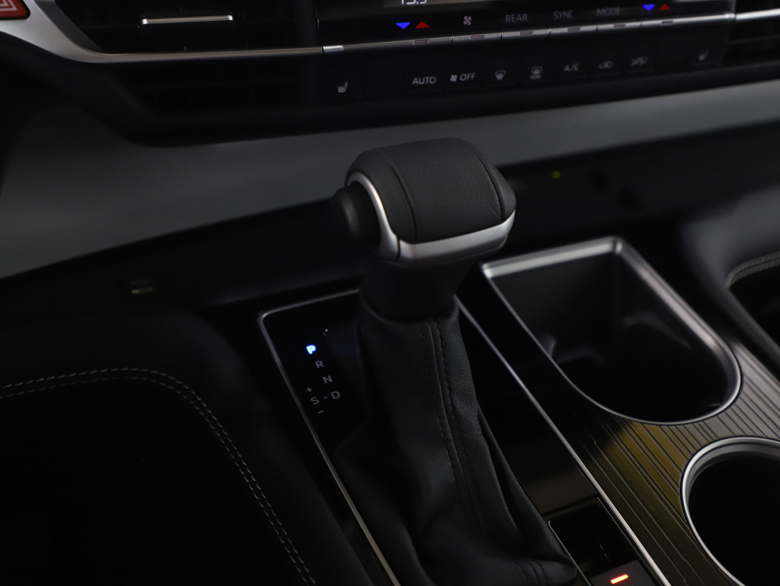 Used 2025 Toyota Sienna XSE image 25