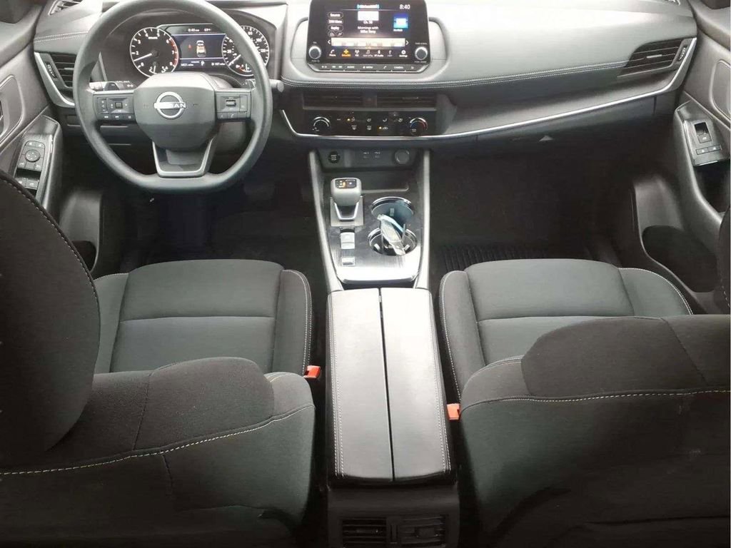 Used 2025 Nissan Rogue S image 10