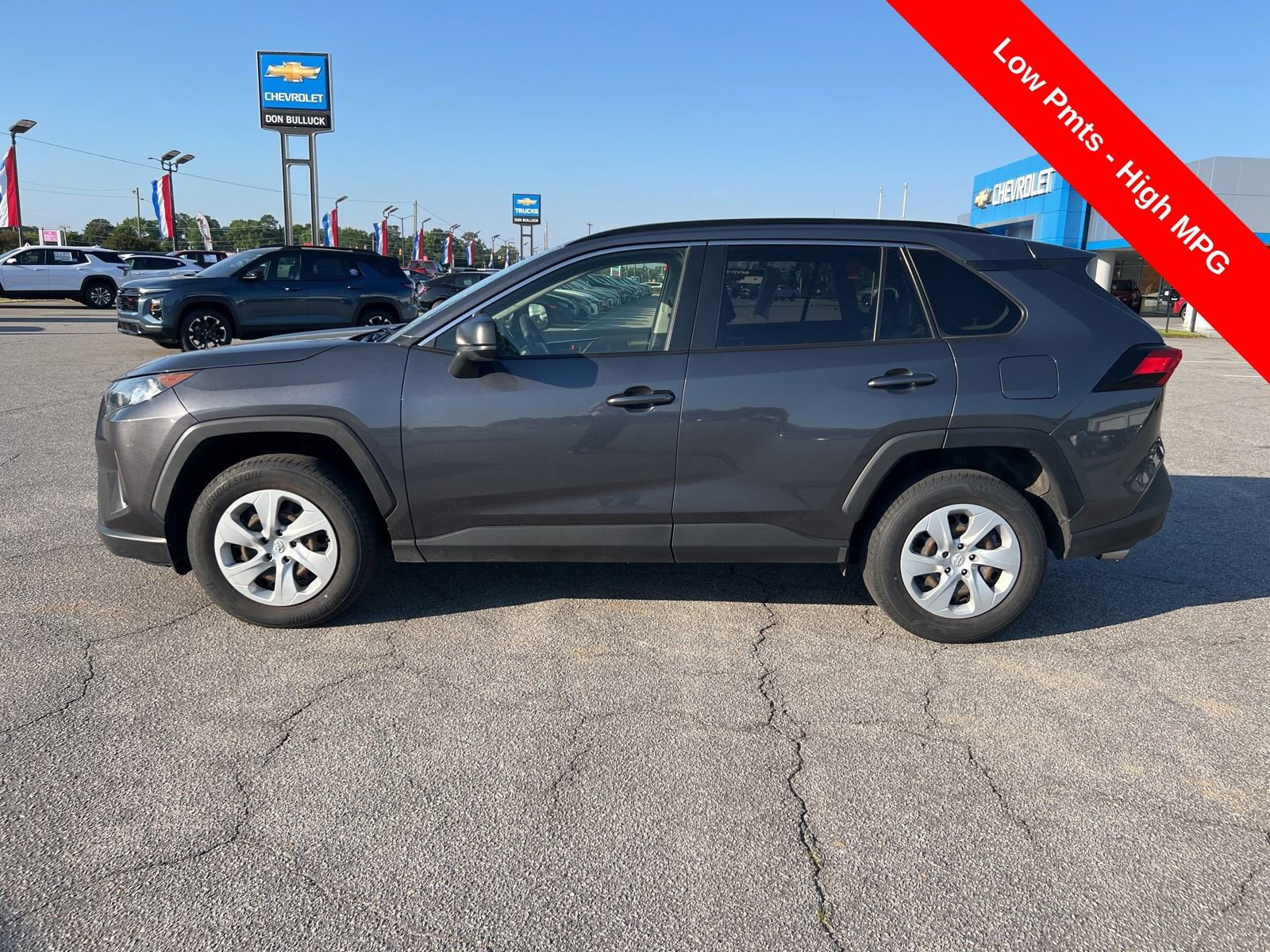 Used 2020 Toyota RAV4 LE FWD video 2