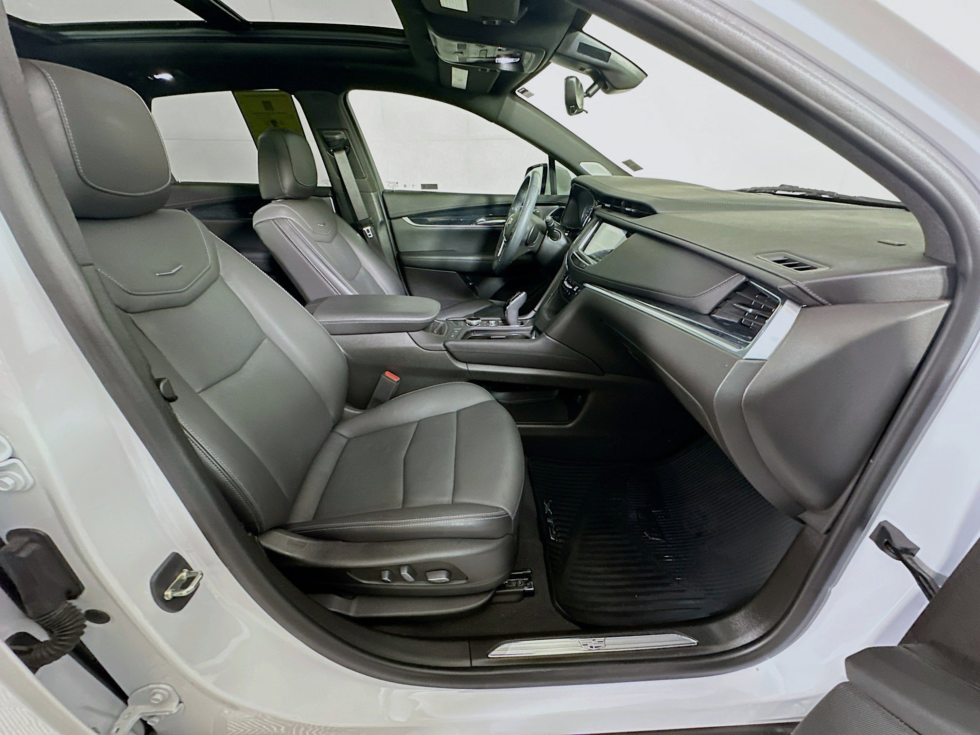 Used 2024 Cadillac XT5 Premium Luxury w/ Technology Package FWD image 32