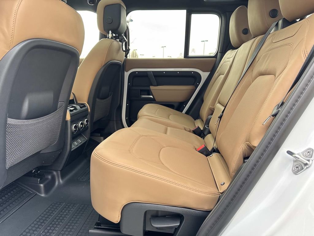 New 2026 Land Rover Defender 110 X-Dynamic SE image 12