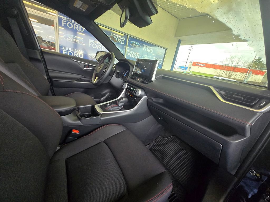 Used 2024 Toyota RAV4 SE image 27