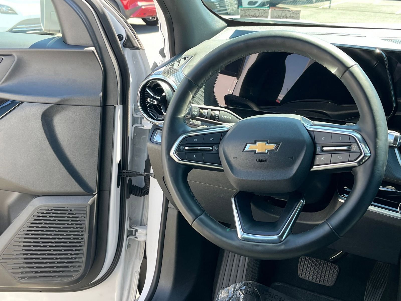 Used 2025 Chevrolet Equinox LT FWD image 28