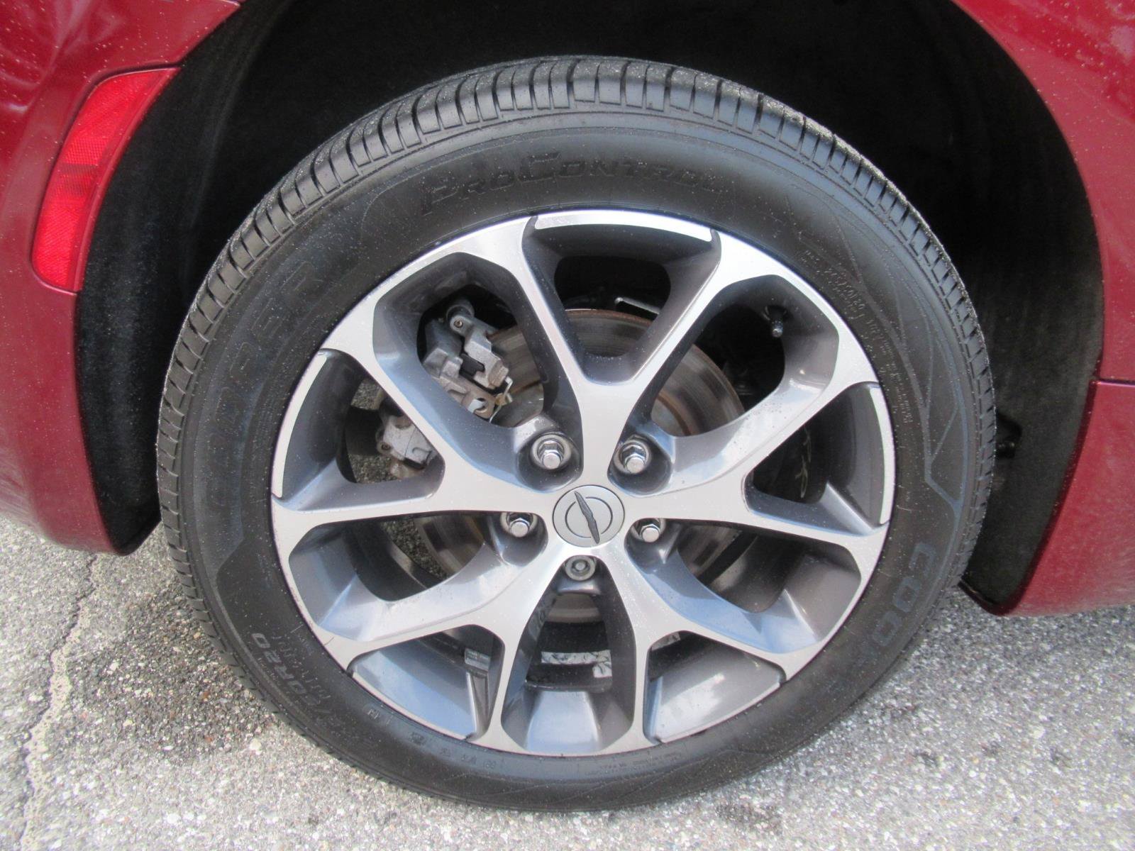 Used 2021 Chrysler Pacifica Limited w/ Premium & Safety Sphere Group AWD/4WD image 8