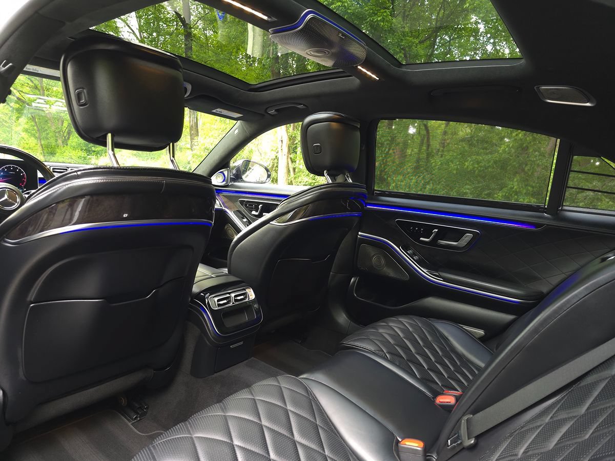 Used 2022 Mercedes-Benz S 580 4MATIC Sedan w/ AMG Line Package image 14