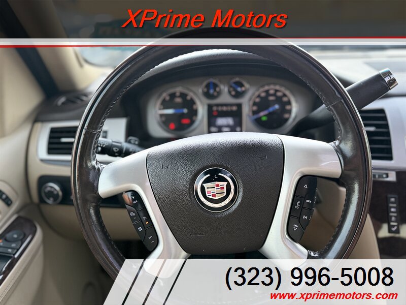 Used 2011 Cadillac Escalade Luxury AWD/4WD image 21