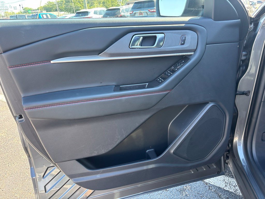 Used 2025 Ford Explorer ST-Line AWD/4WD image 16