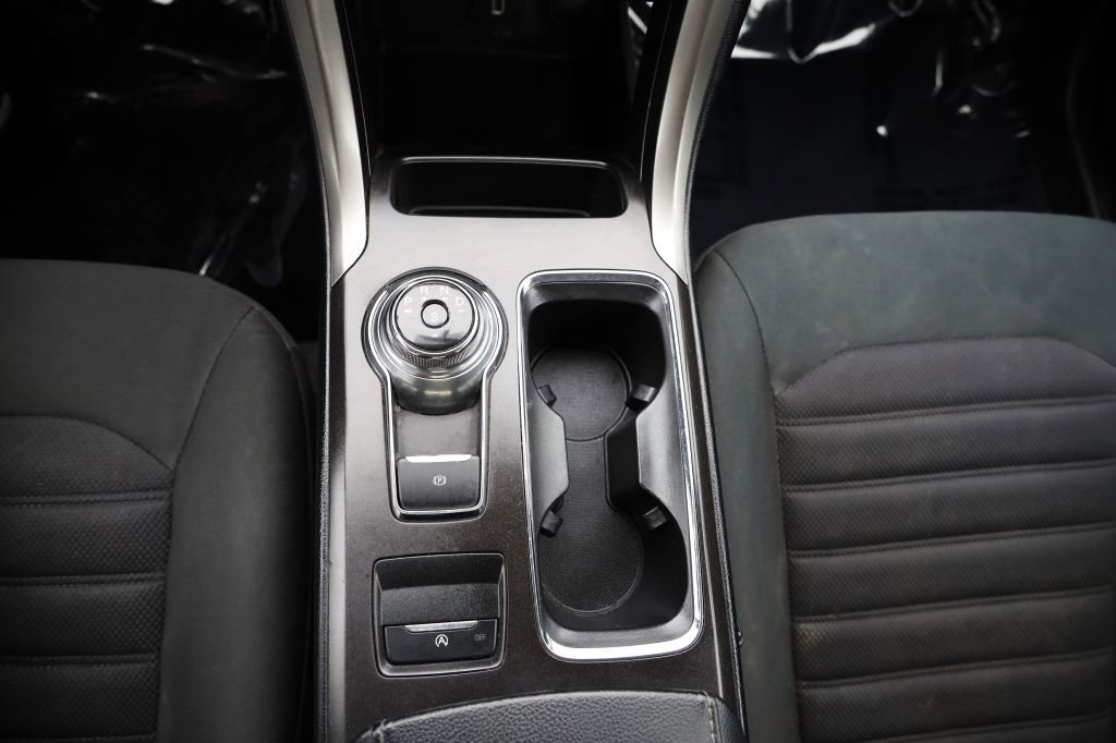 Used 2017 Ford Fusion SE w/ Fusion SE Technology Package image 22