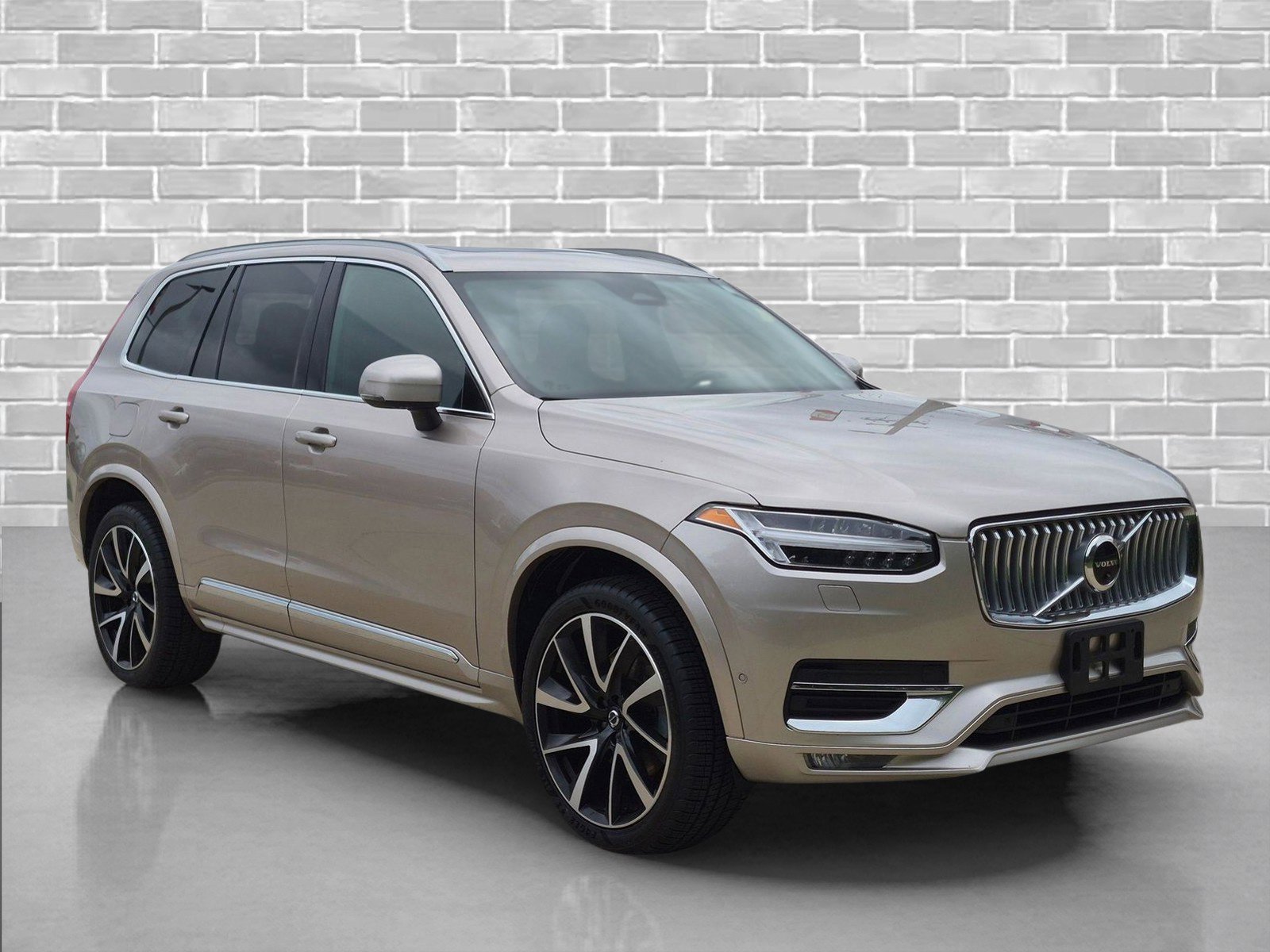 Used 2023 Volvo XC90 B6 Plus w/ Protection Package AWD/4WD image 3