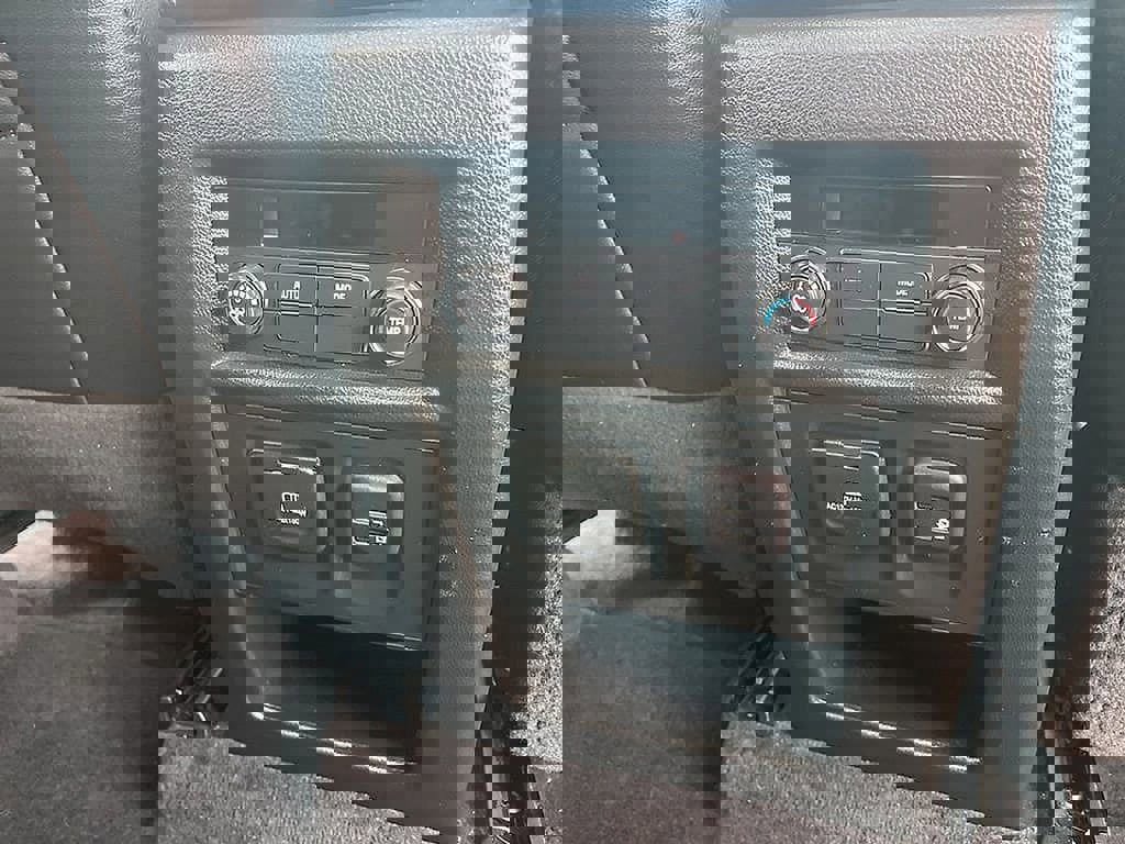 Used 2023 Chevrolet Traverse RS image 65