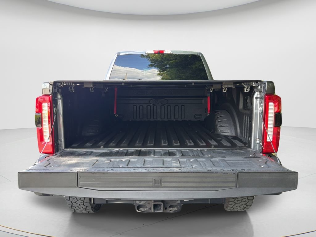 Used 2025 Ford F250 Lariat w/ Black Appearance Package image 18