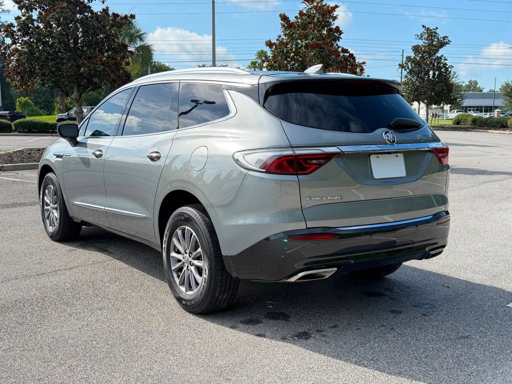 Used 2023 Buick Enclave Essence FWD image 2