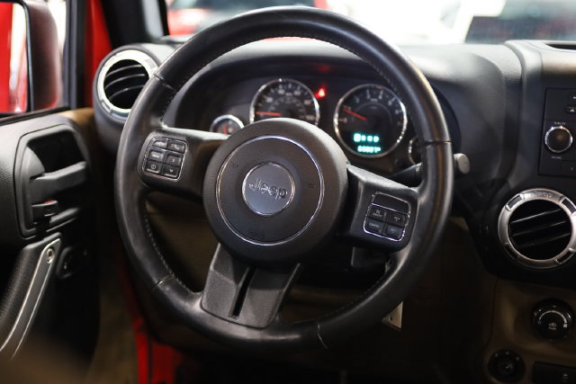 Used 2015 Jeep Wrangler Unlimited Sahara w/ Connectivity Group AWD/4WD image 12