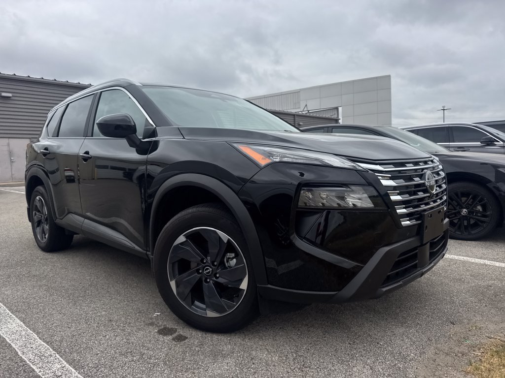Used 2025 Nissan Rogue SV w/ SV Premium Package FWD image 3