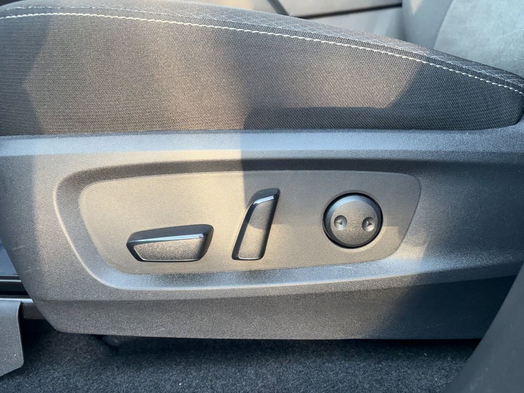 Used 2025 Nissan Pathfinder SV image 21