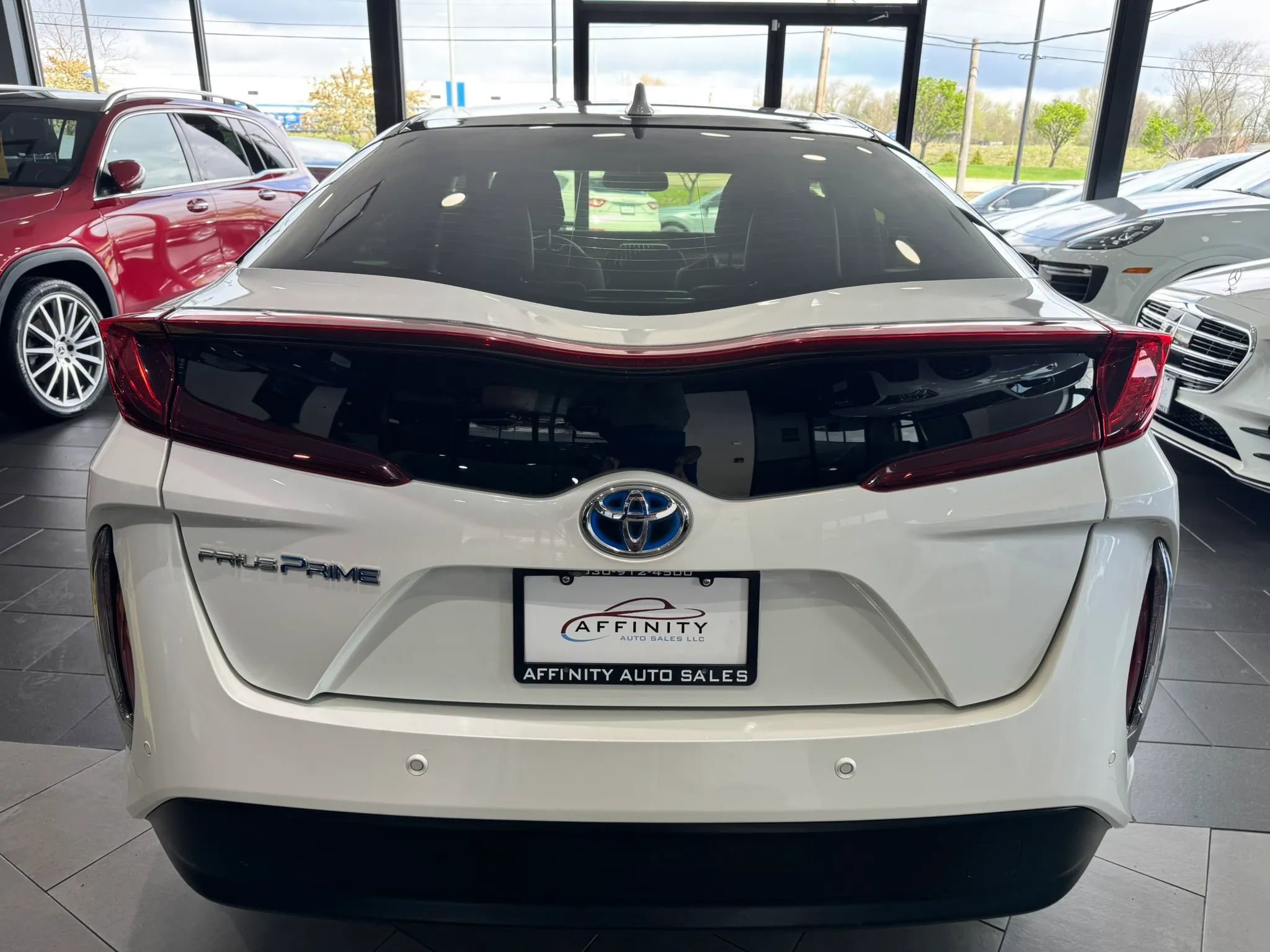 Used 2018 Toyota Prius Prime Advanced image 4