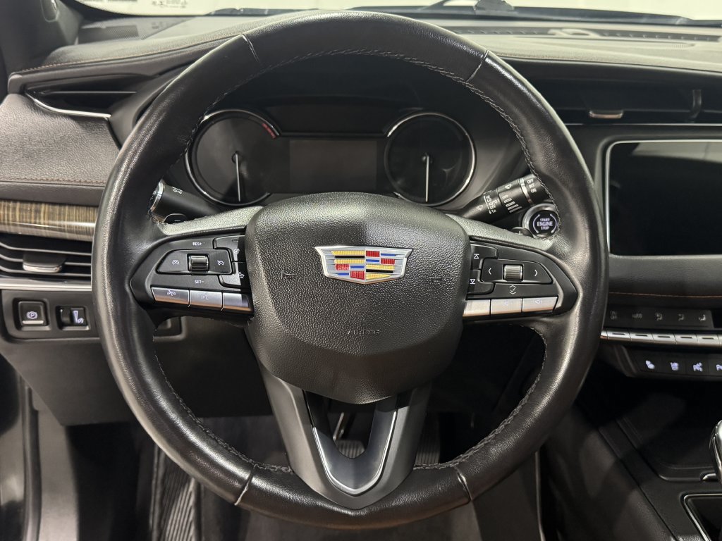 Used 2022 Cadillac XT4 Premium Luxury w/ Enhanced Visibility Package AWD/4WD image 4