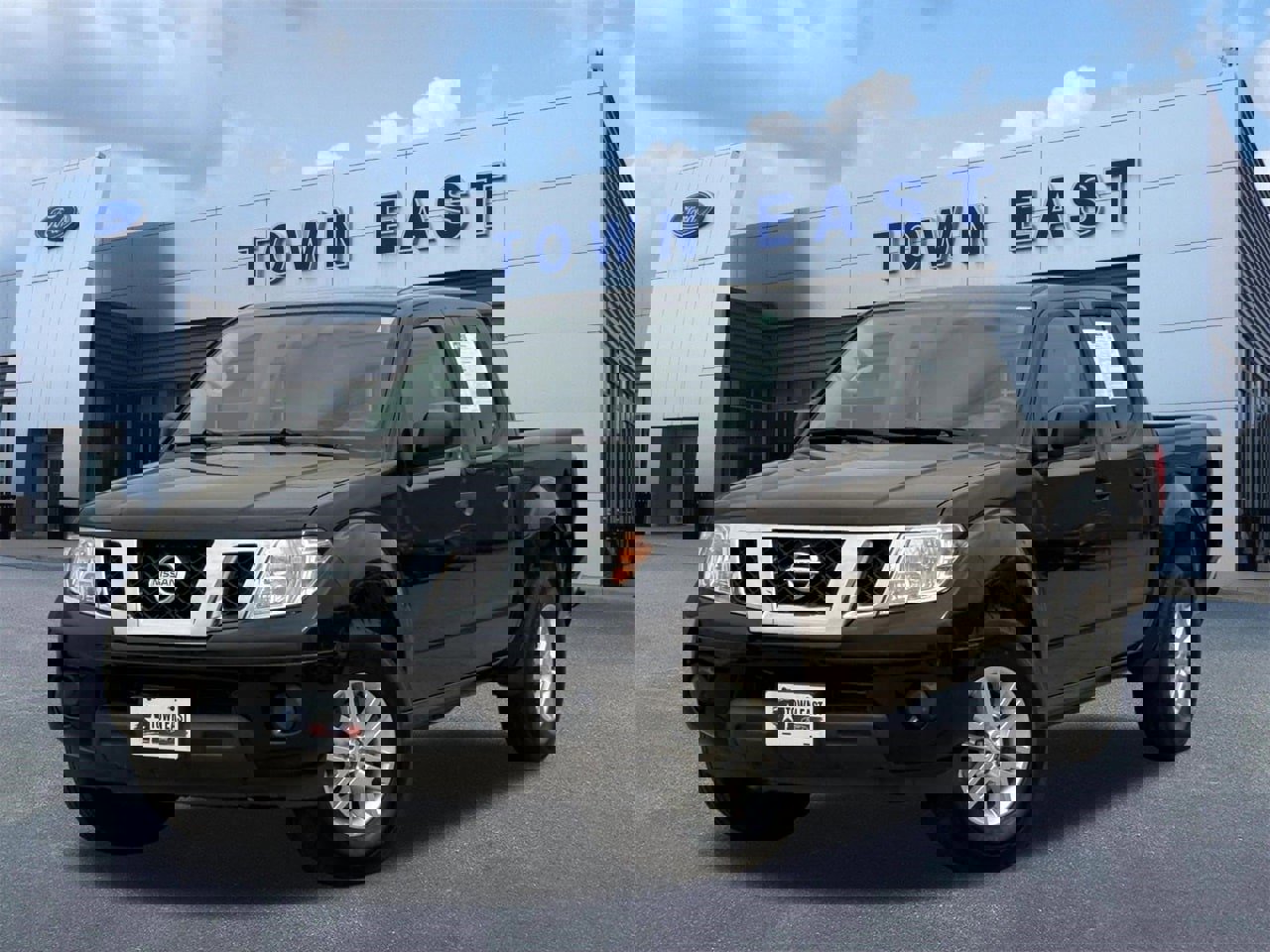 Used 2019 Nissan Frontier SV image 1