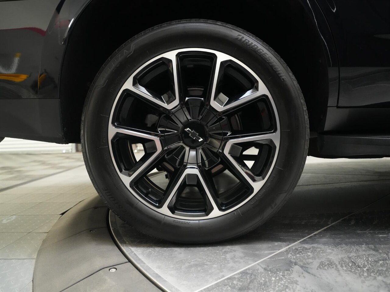 Used 2022 Chevrolet Tahoe RST w/ Luxury Package AWD/4WD image 5