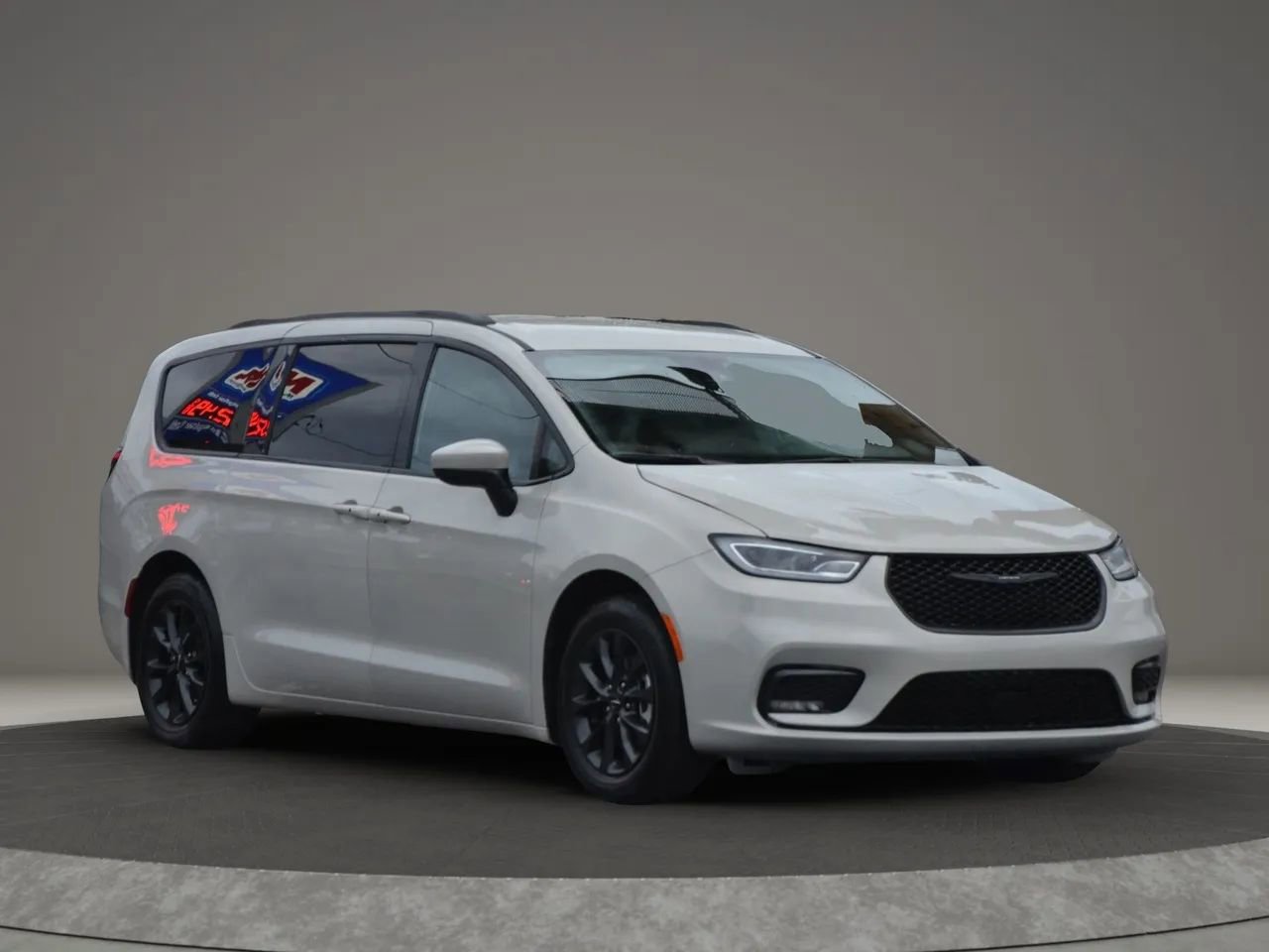 Used 2021 Chrysler Pacifica Touring w/ S Appearance Package image 3