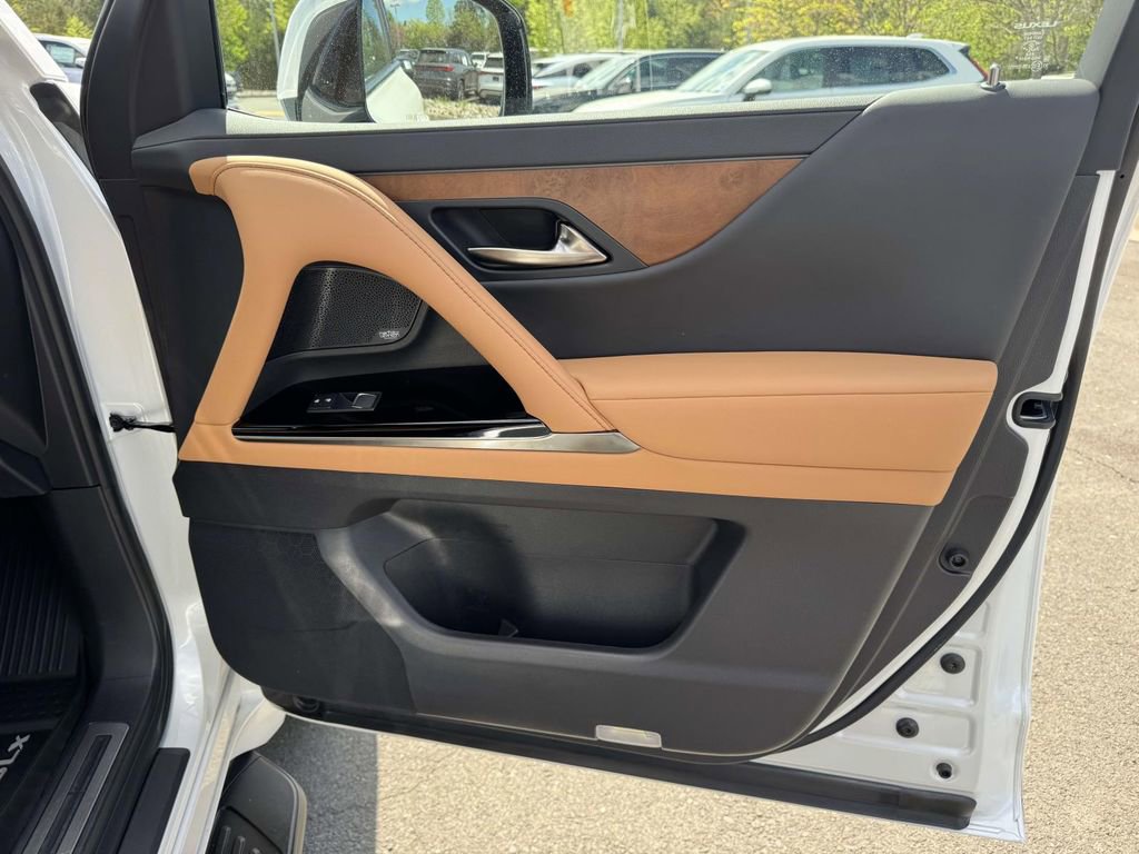 Used 2024 Lexus LX 600 4WD w/ Luxury Package image 20