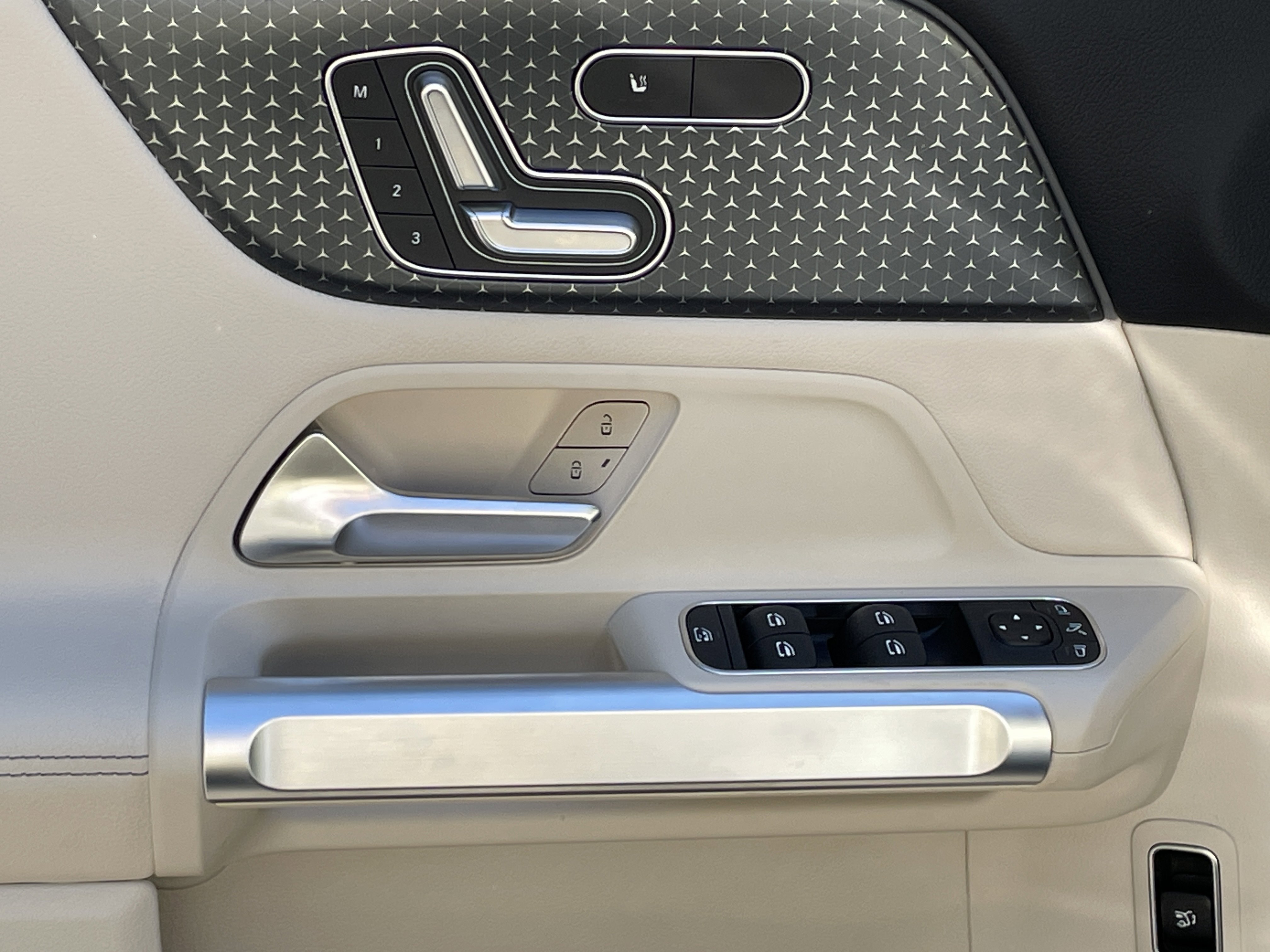 Certified 2025 Mercedes-Benz GLB 250 image 18
