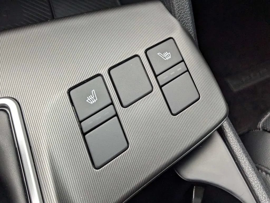Used 2026 Kia Sportage EX FWD image 29