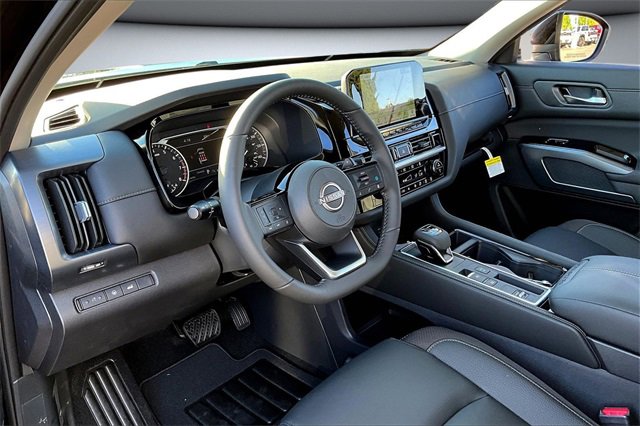 New 2025 Nissan Pathfinder SL image 7