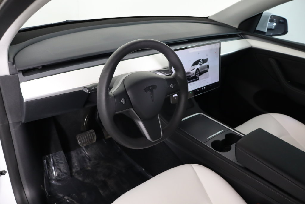 Used 2023 Tesla Model Y Long Range AWD/4WD image 23