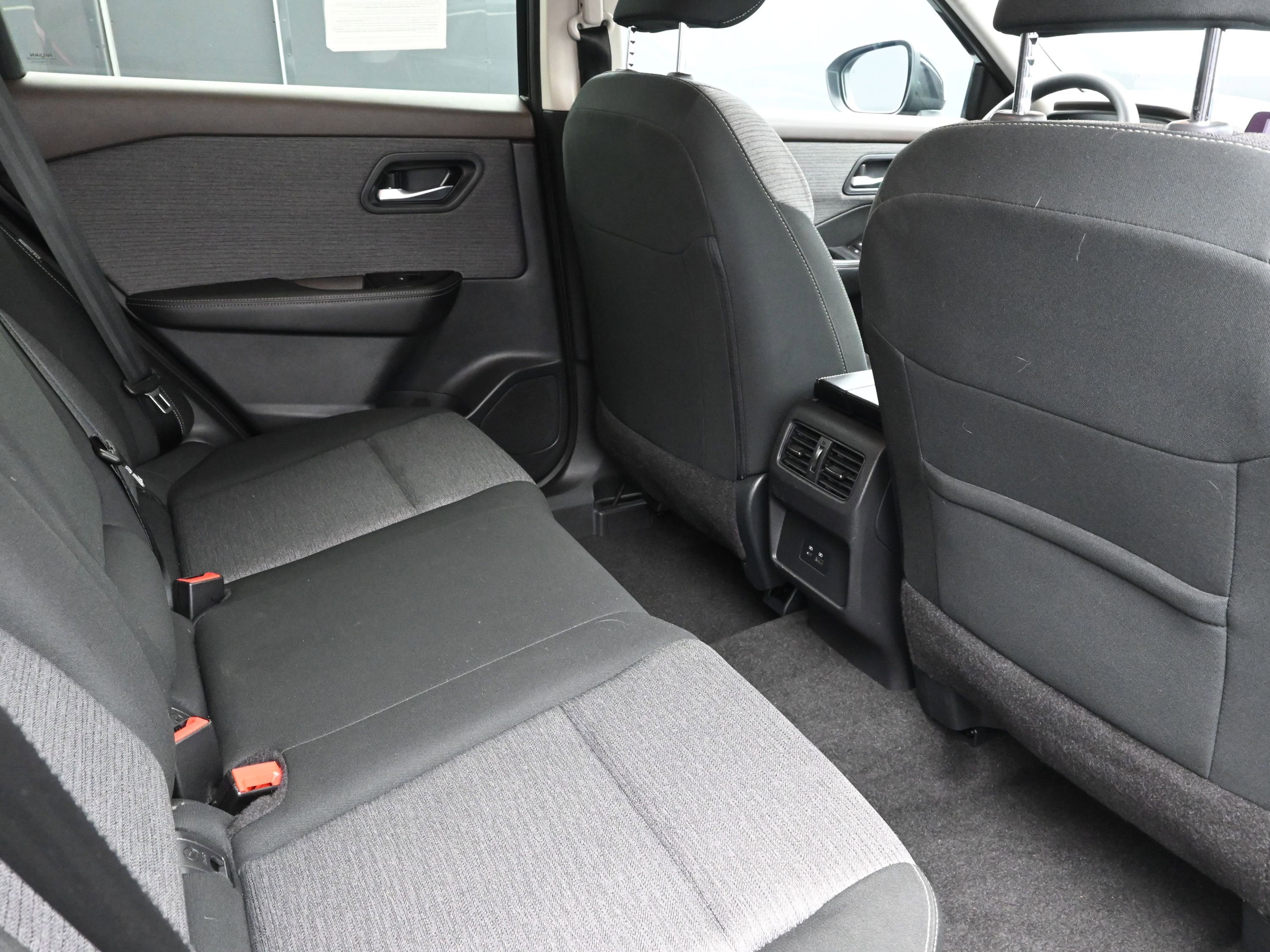 Used 2023 Nissan Rogue SV image 24