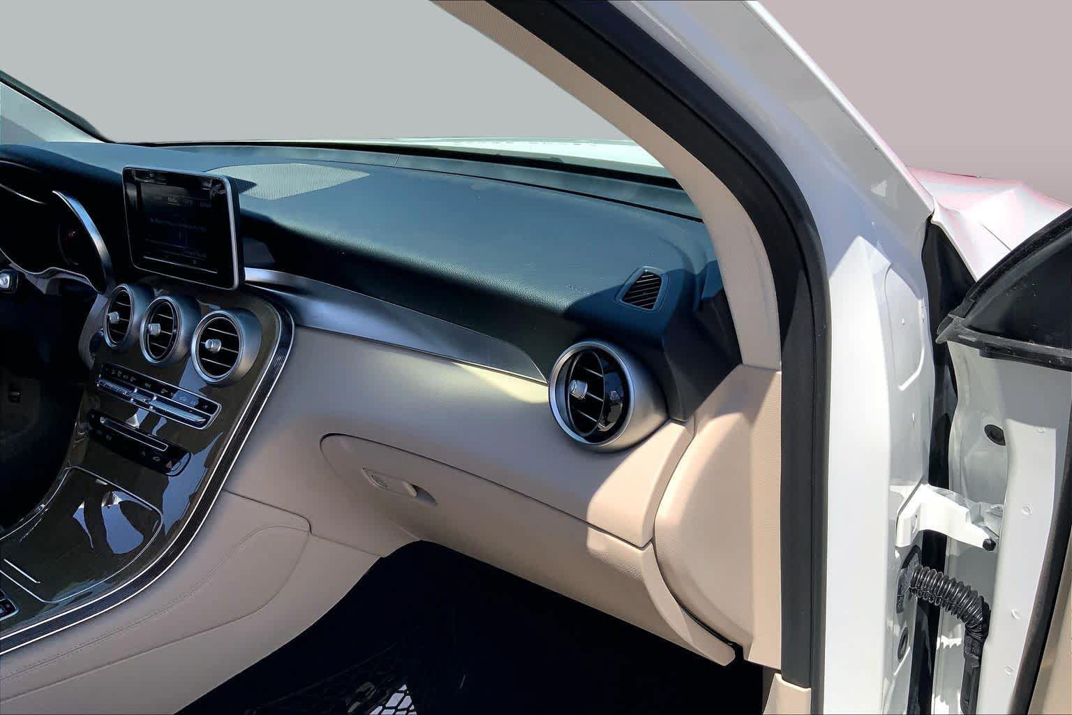 Used 2018 Mercedes-Benz GLC 300 4MATIC image 18