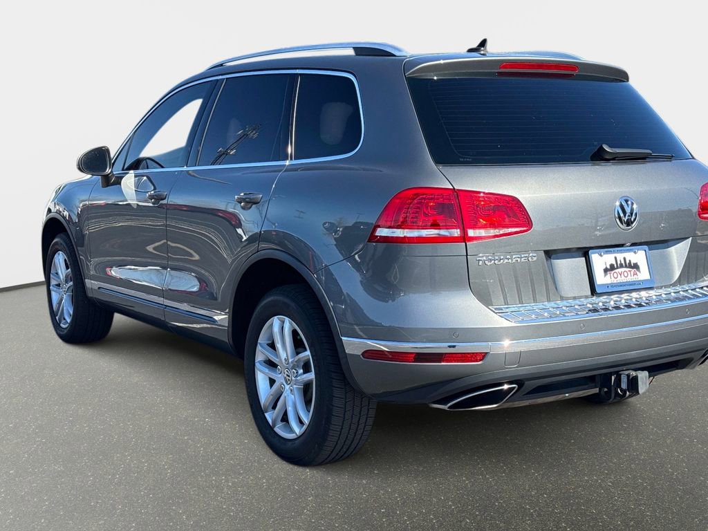 Used 2016 Volkswagen Touareg Sport image 8