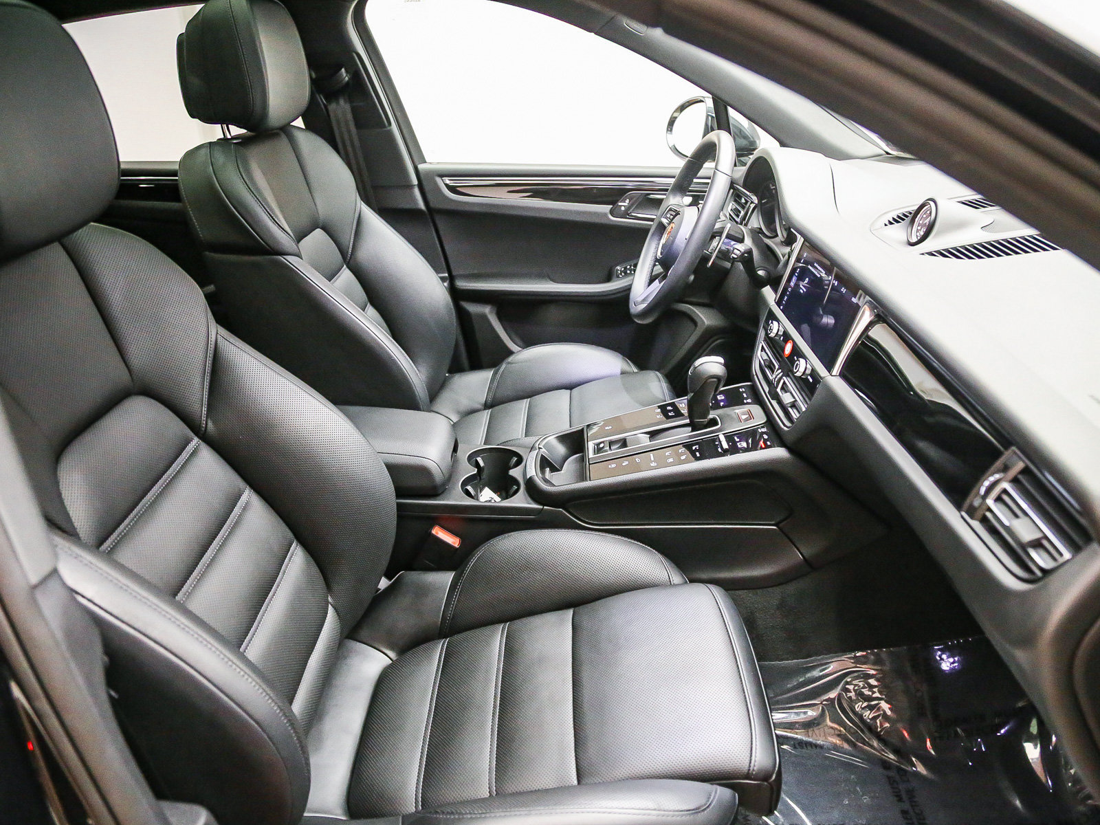 Certified 2026 Porsche Macan AWD/4WD image 20