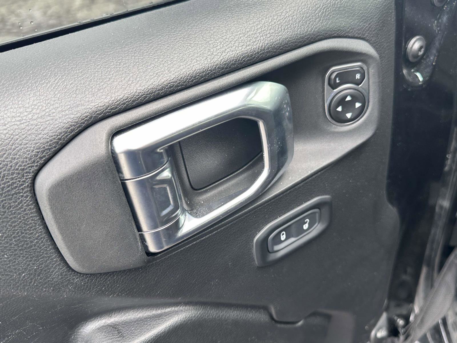 Used 2023 Jeep Wrangler Unlimited w/ Cold Weather Group image 18