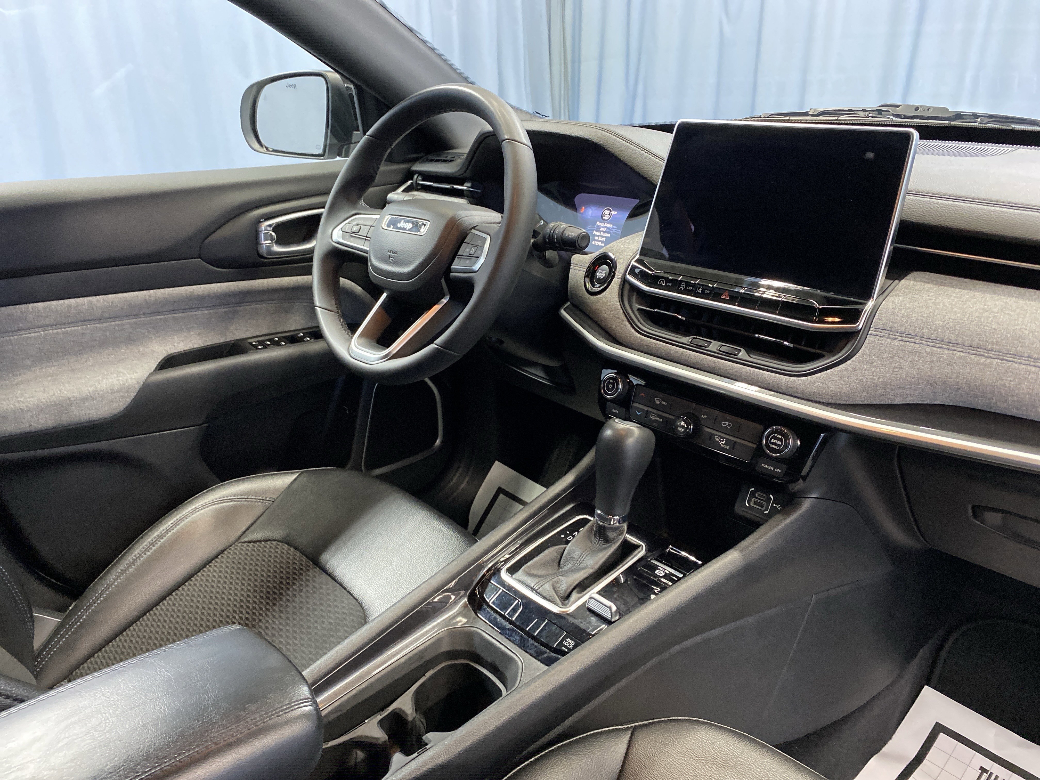 Certified 2024 Jeep Compass Latitude image 44