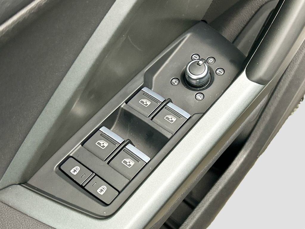 Used 2025 Audi Q3 2.0T Premium Plus w/ Premium Plus Package image 21