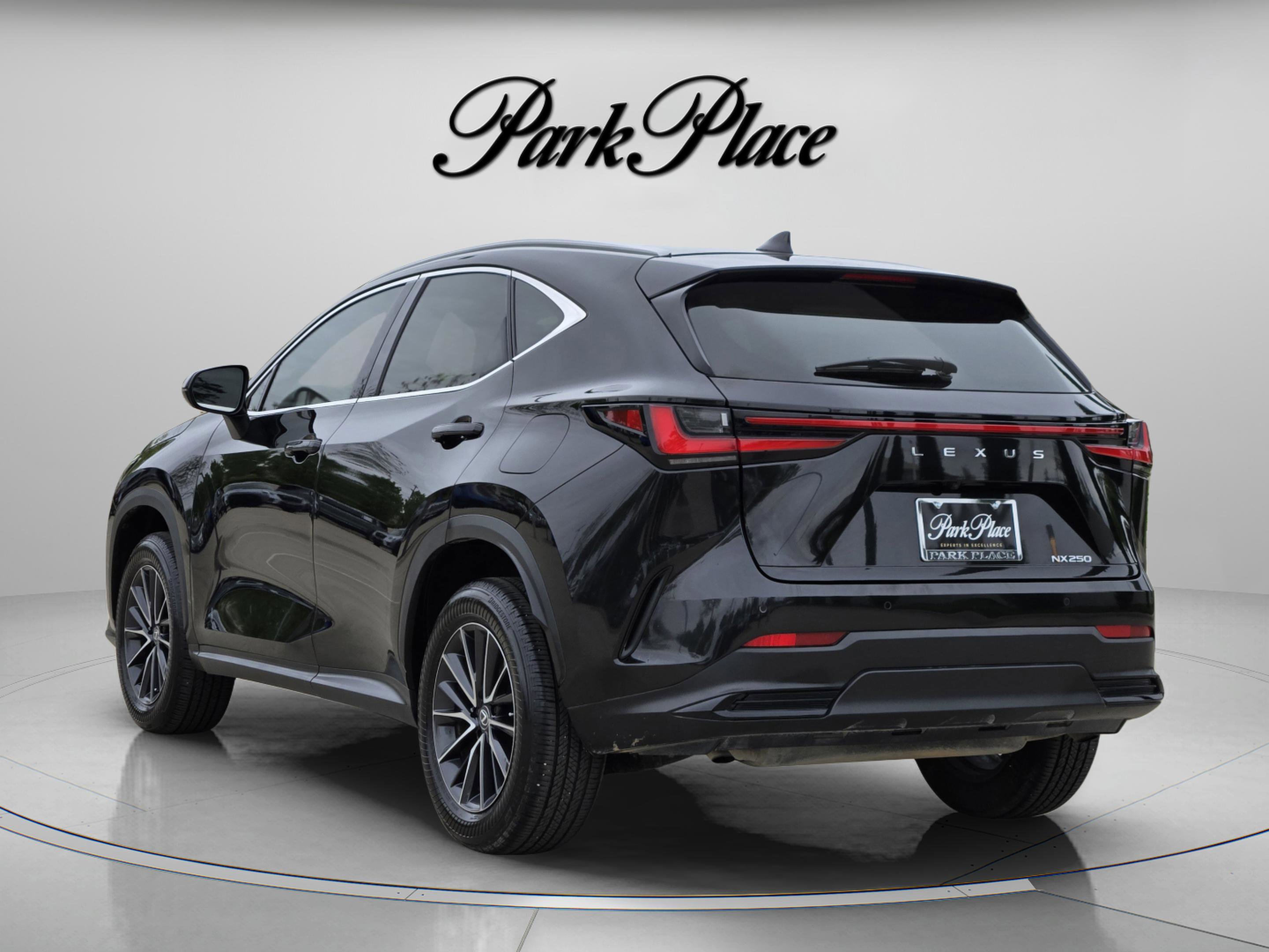 Used 2024 Lexus NX 250 FWD image 3