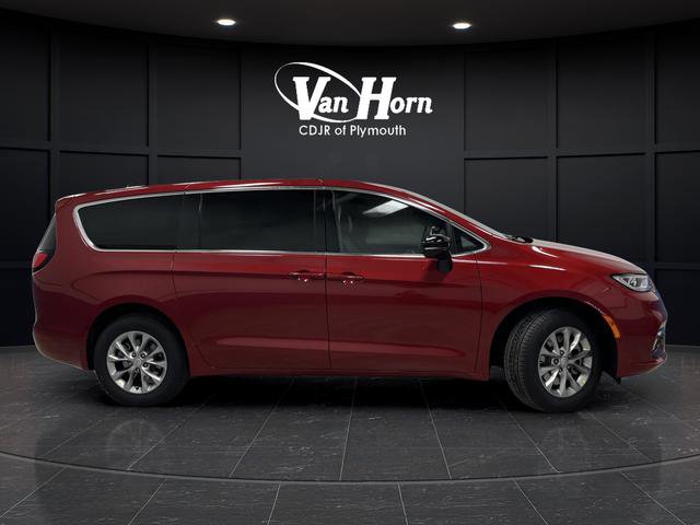 New 2026 Chrysler Pacifica Limited w/ Trailer Tow Group image 2