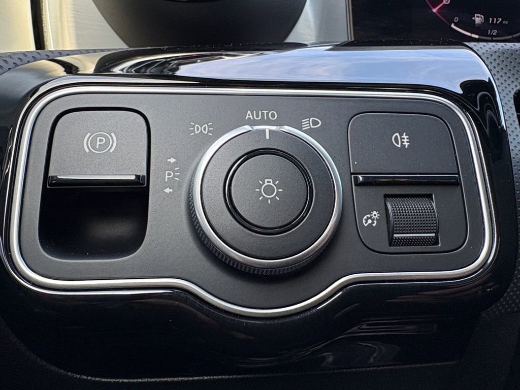 Used 2025 Mercedes-Benz CLA 250 image 12