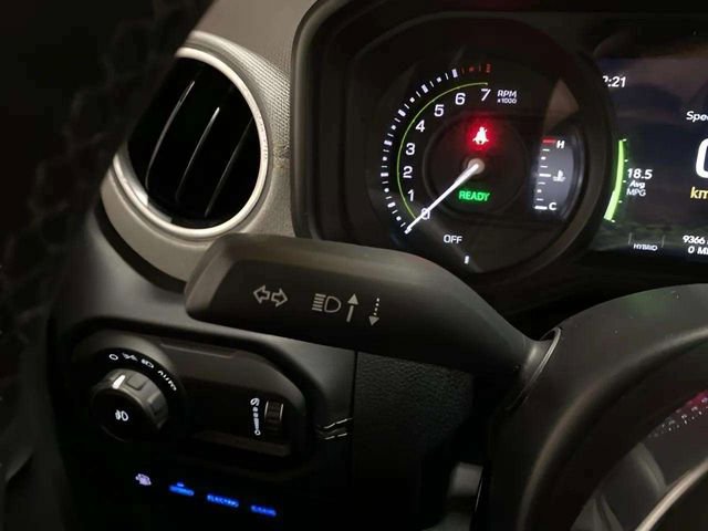 Used 2025 Jeep Wrangler Unlimited Sahara w/ Safety Group AWD/4WD image 43