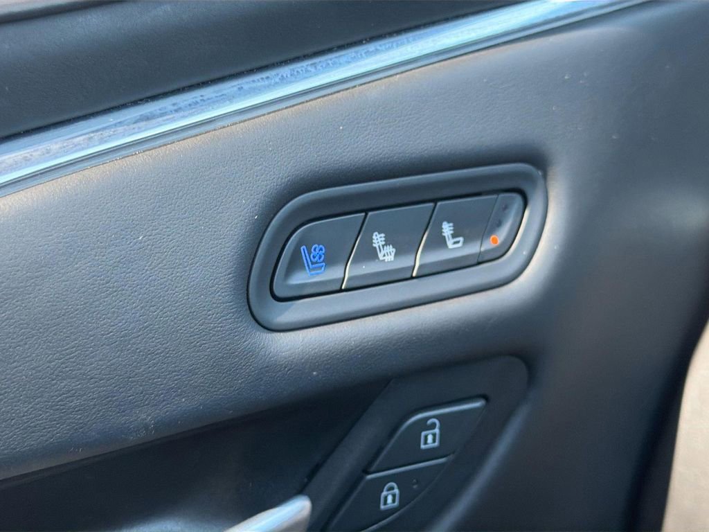 Certified 2023 Cadillac Escalade V w/ LPO, ONYX Package AWD/4WD image 20