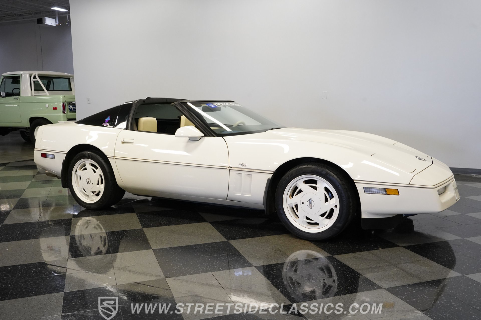 Used 1988 Chevrolet Corvette Coupe RWD image 16