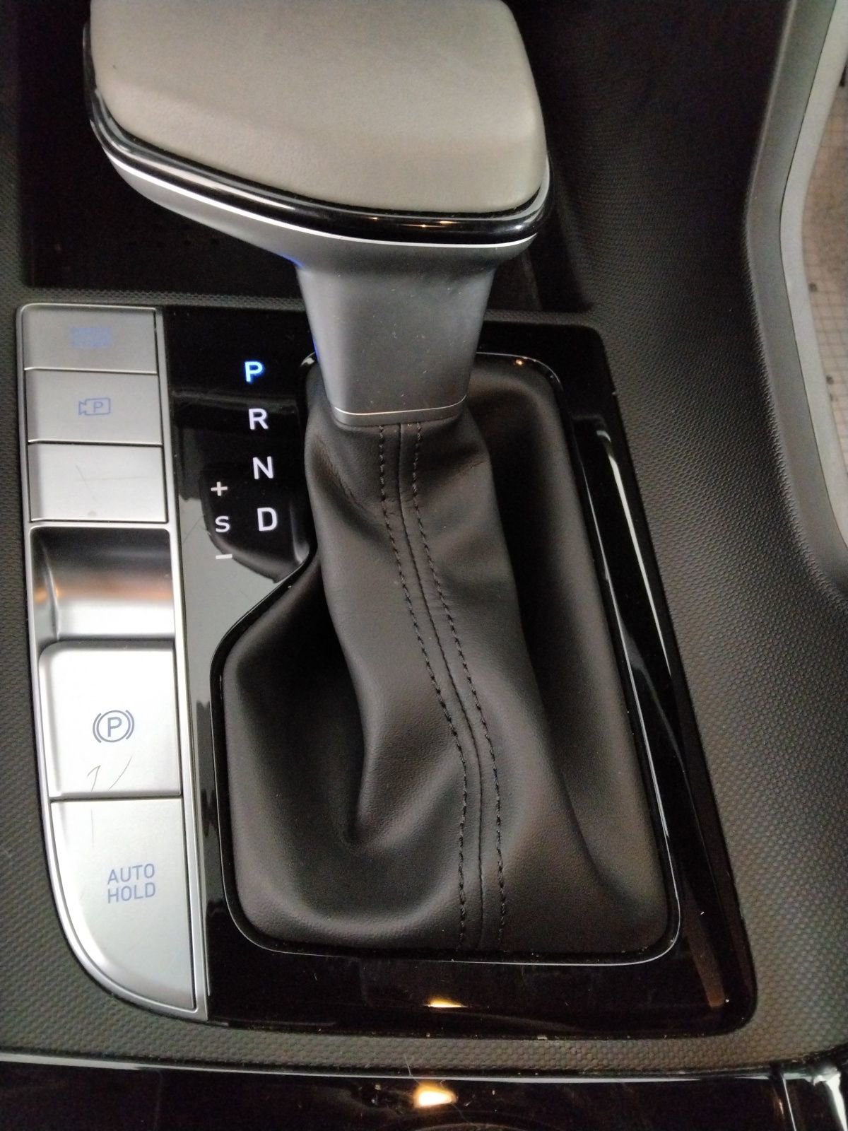 Used 2023 Hyundai Elantra SEL w/ Convenience Package image 13