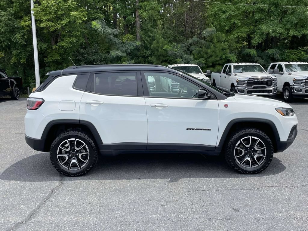 Certified 2025 Jeep Compass Trailhawk AWD/4WD image 9