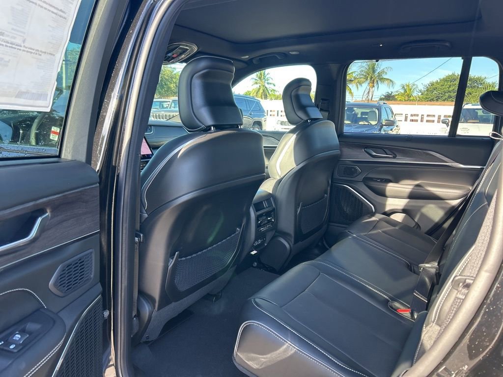 New 2025 Jeep Grand Cherokee Overland image 33