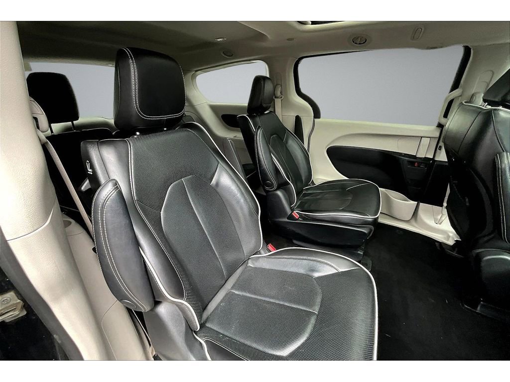 Used 2023 Chrysler Pacifica Limited image 23