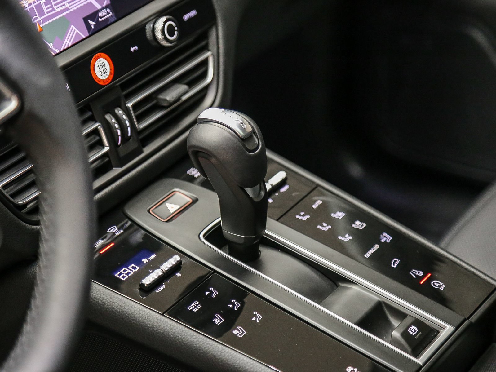 Certified 2026 Porsche Macan AWD/4WD image 24