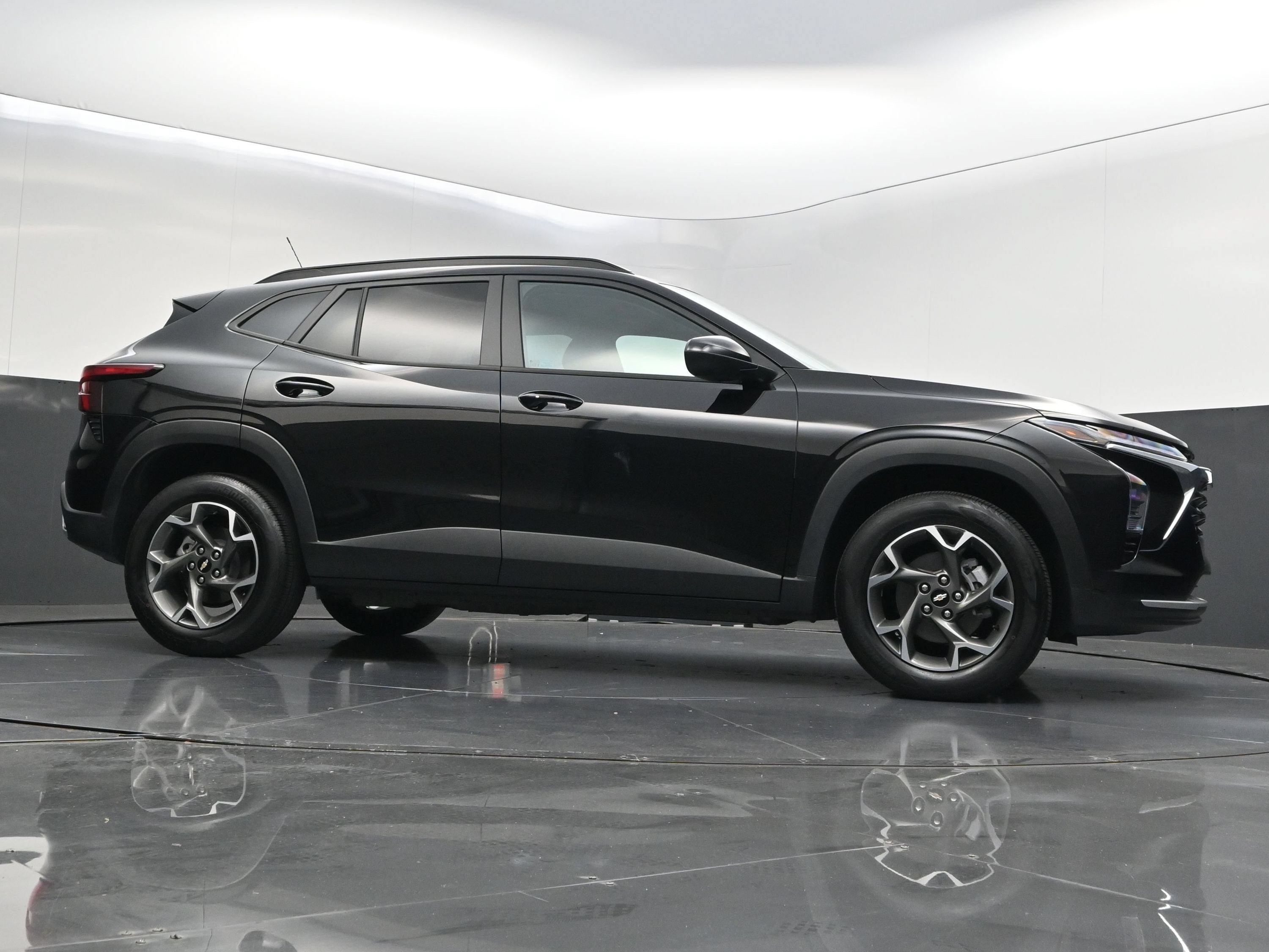 Used 2025 Chevrolet Trax LT w/ LT Convenience Package FWD image 41