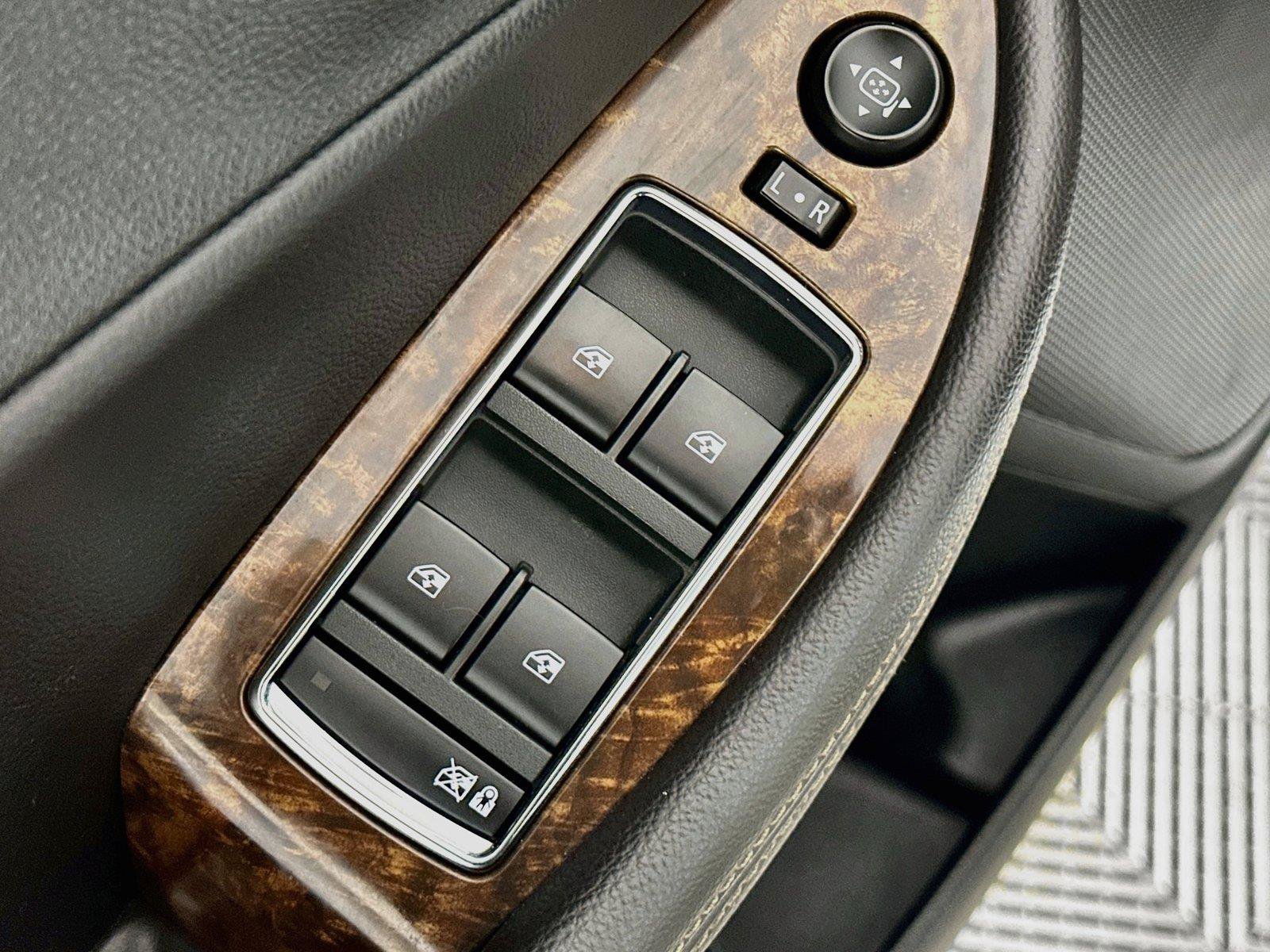 Used 2015 Chevrolet Impala LT FWD image 18