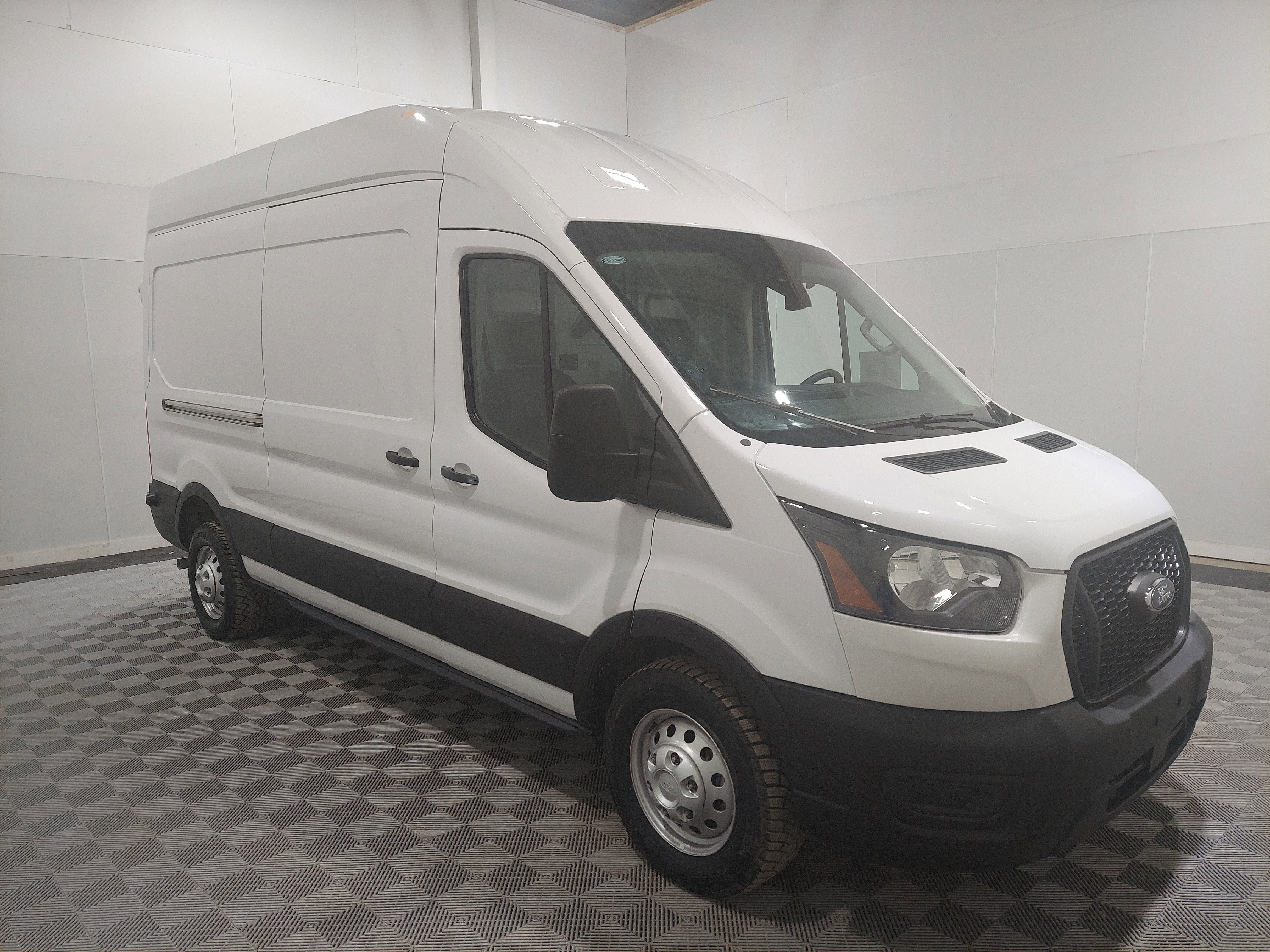 Used 2025 Ford Transit 250 148 High Roof AWD w/ Load Area Protection Package image 4